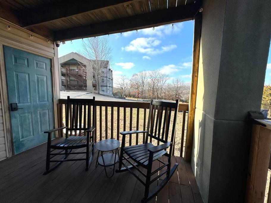 Modern Comfort: Updated Cozy Condo In Indian Point Брэнсон Экстерьер фото