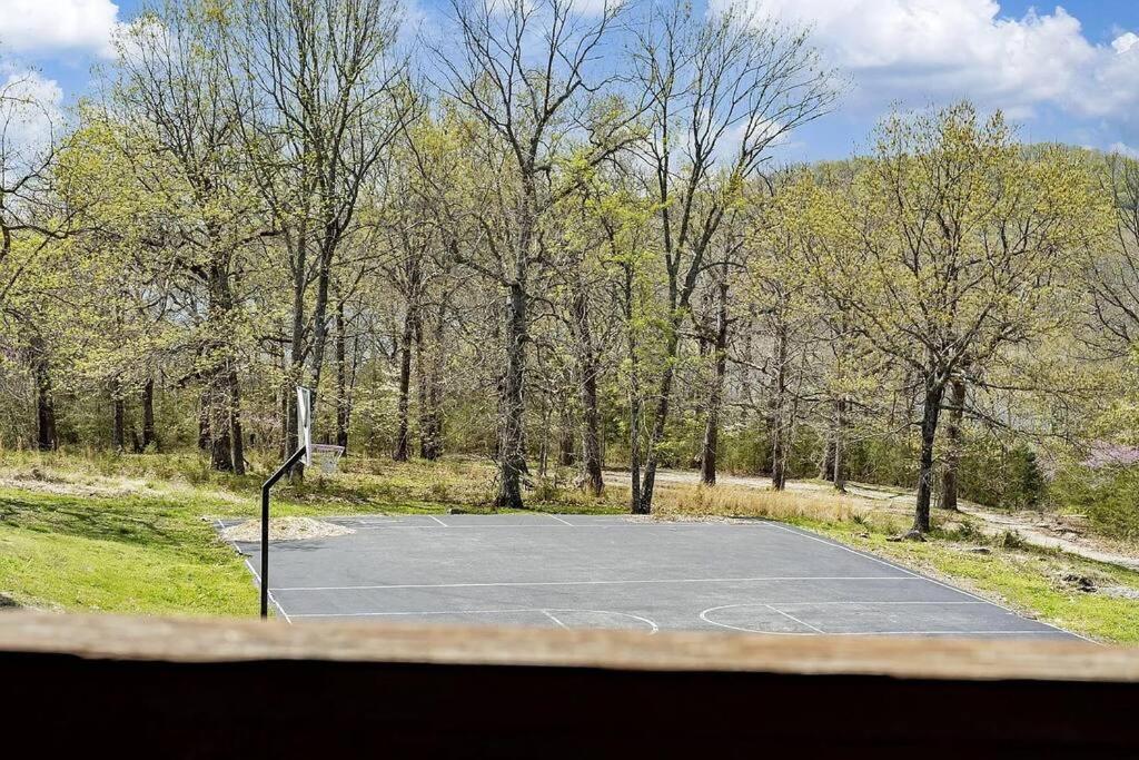 Modern Comfort: Updated Cozy Condo In Indian Point Брэнсон Экстерьер фото