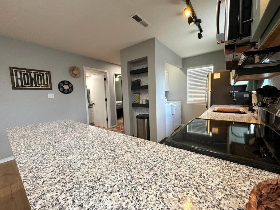 Modern Comfort: Updated Cozy Condo In Indian Point Брэнсон Экстерьер фото