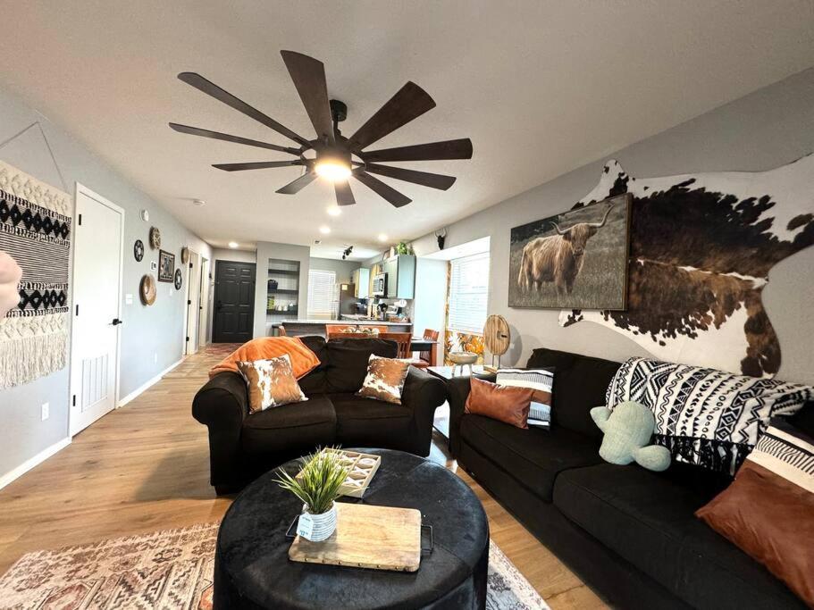 Modern Comfort: Updated Cozy Condo In Indian Point Брэнсон Экстерьер фото