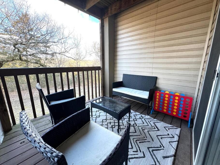 Modern Comfort: Updated Cozy Condo In Indian Point Брэнсон Экстерьер фото