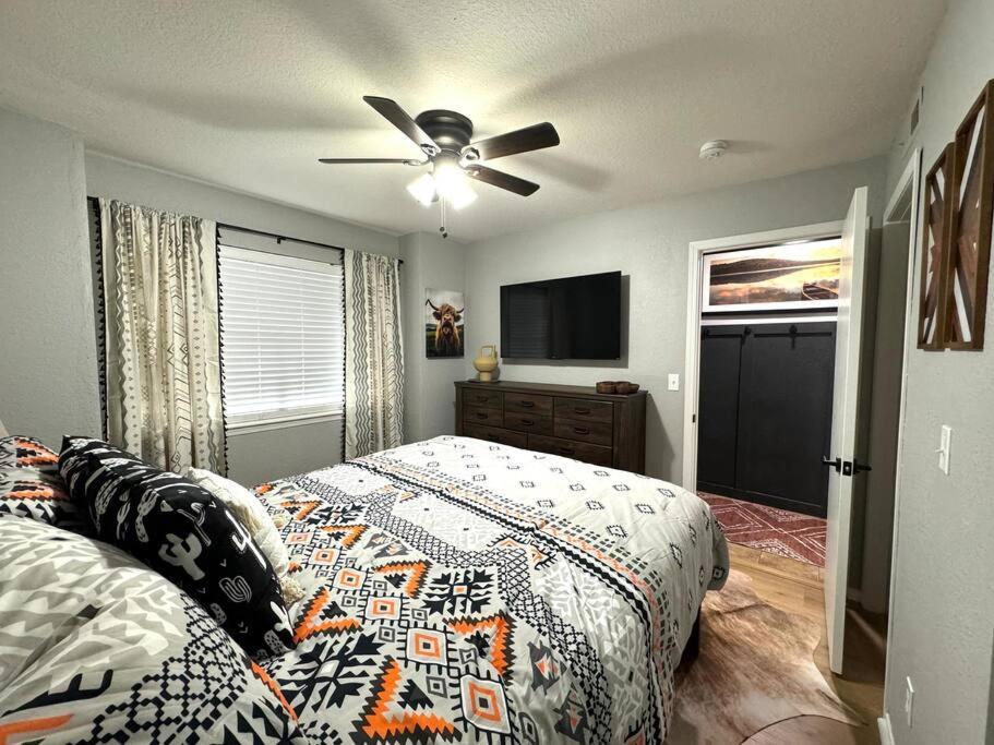 Modern Comfort: Updated Cozy Condo In Indian Point Брэнсон Экстерьер фото
