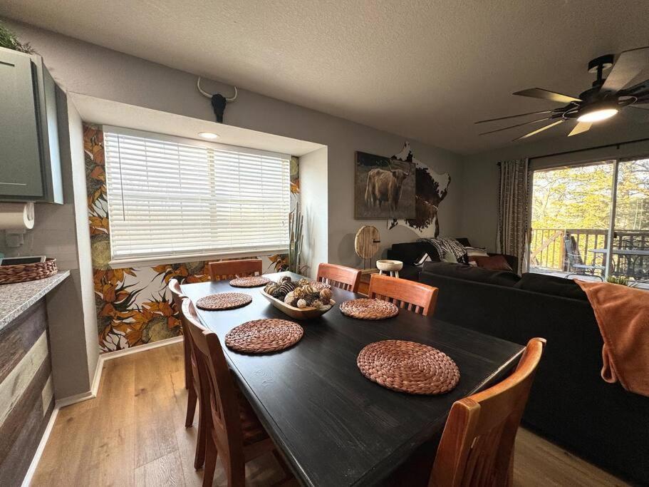 Modern Comfort: Updated Cozy Condo In Indian Point Брэнсон Экстерьер фото