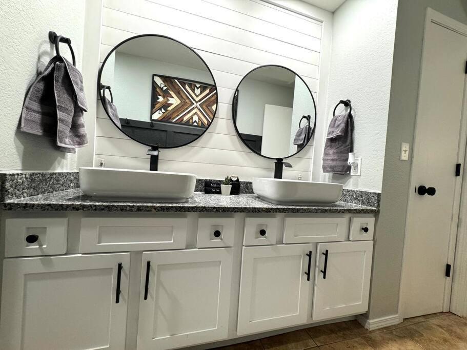 Modern Comfort: Updated Cozy Condo In Indian Point Брэнсон Экстерьер фото